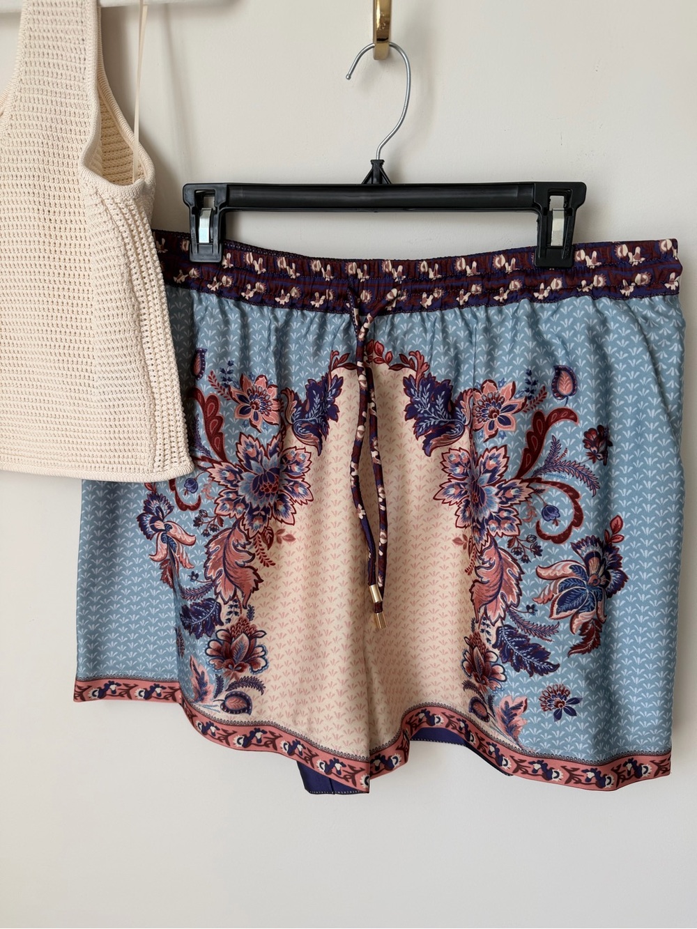 Cream crop Tank Top & Blue Floral Shorts two piece Set - Picture 2 of 8